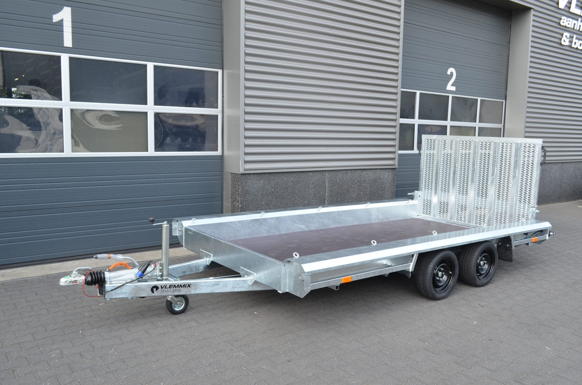 Remolque Portamaquinaria 4 x 1,5 m 3500 kg - 3 x ejes 1800 kg