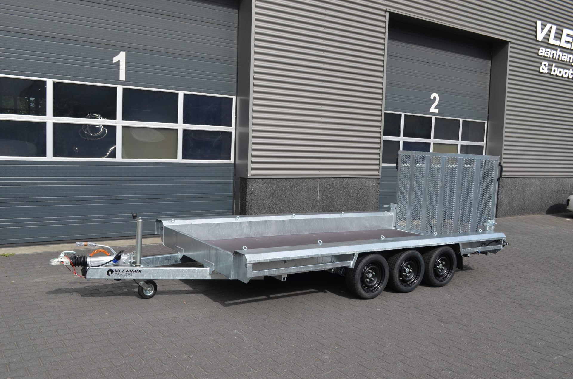 Remolque Portamaquinaria 4 x 1,8 m 3500 kg - 3 x ejes 1500 kg