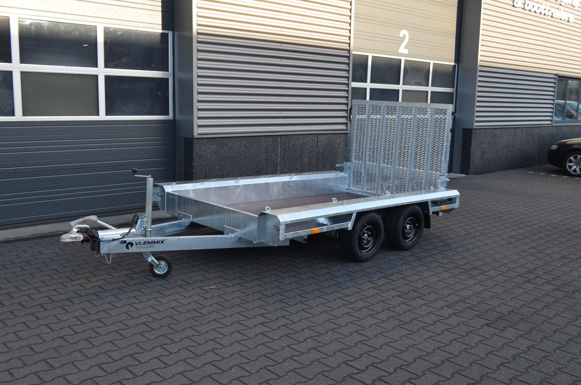 Remolque Portamaquinaria 3 x 1,5m 2700 kg - 2 x ejes 1350 kg