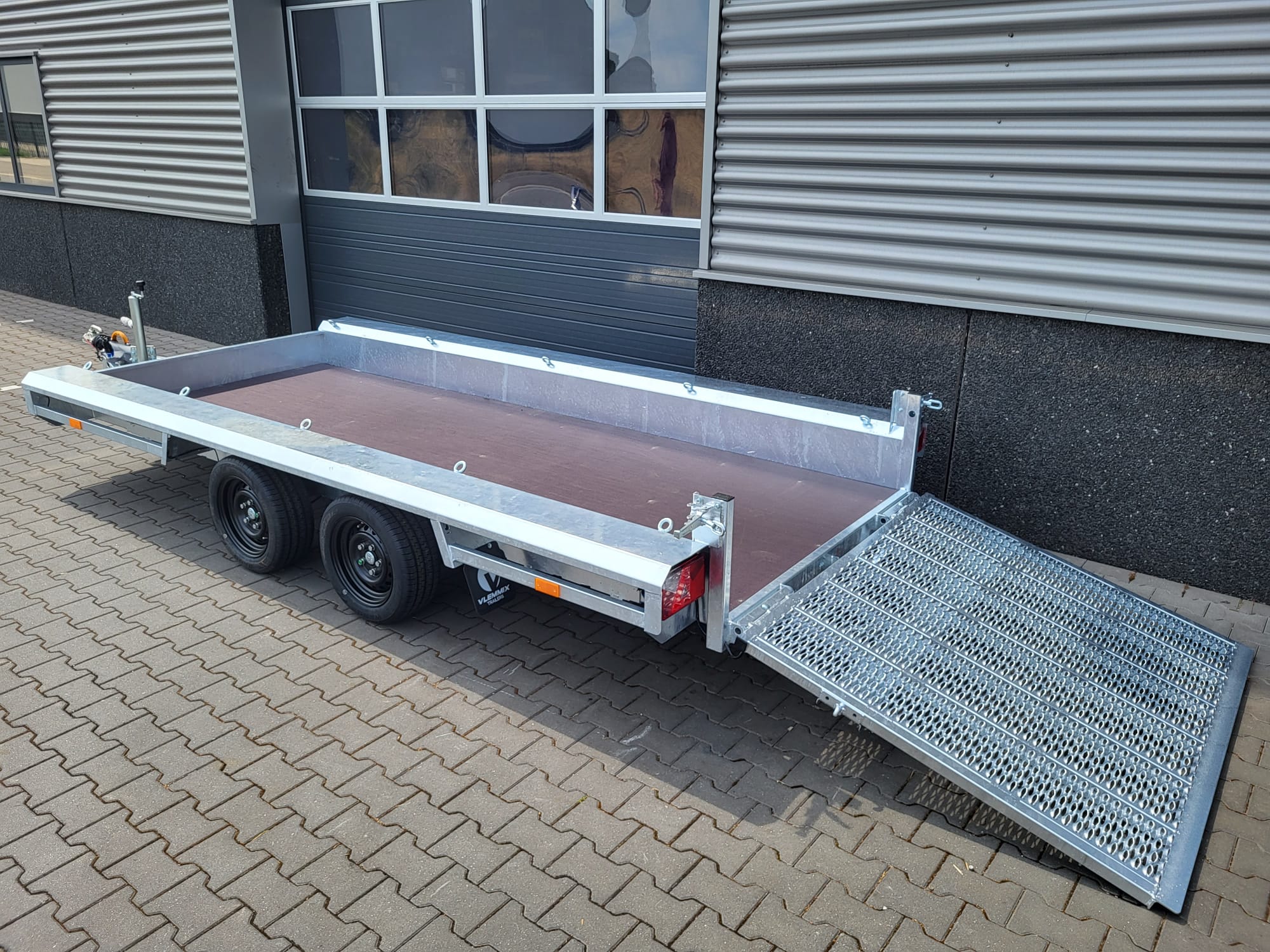 F CARGO TRAILER 