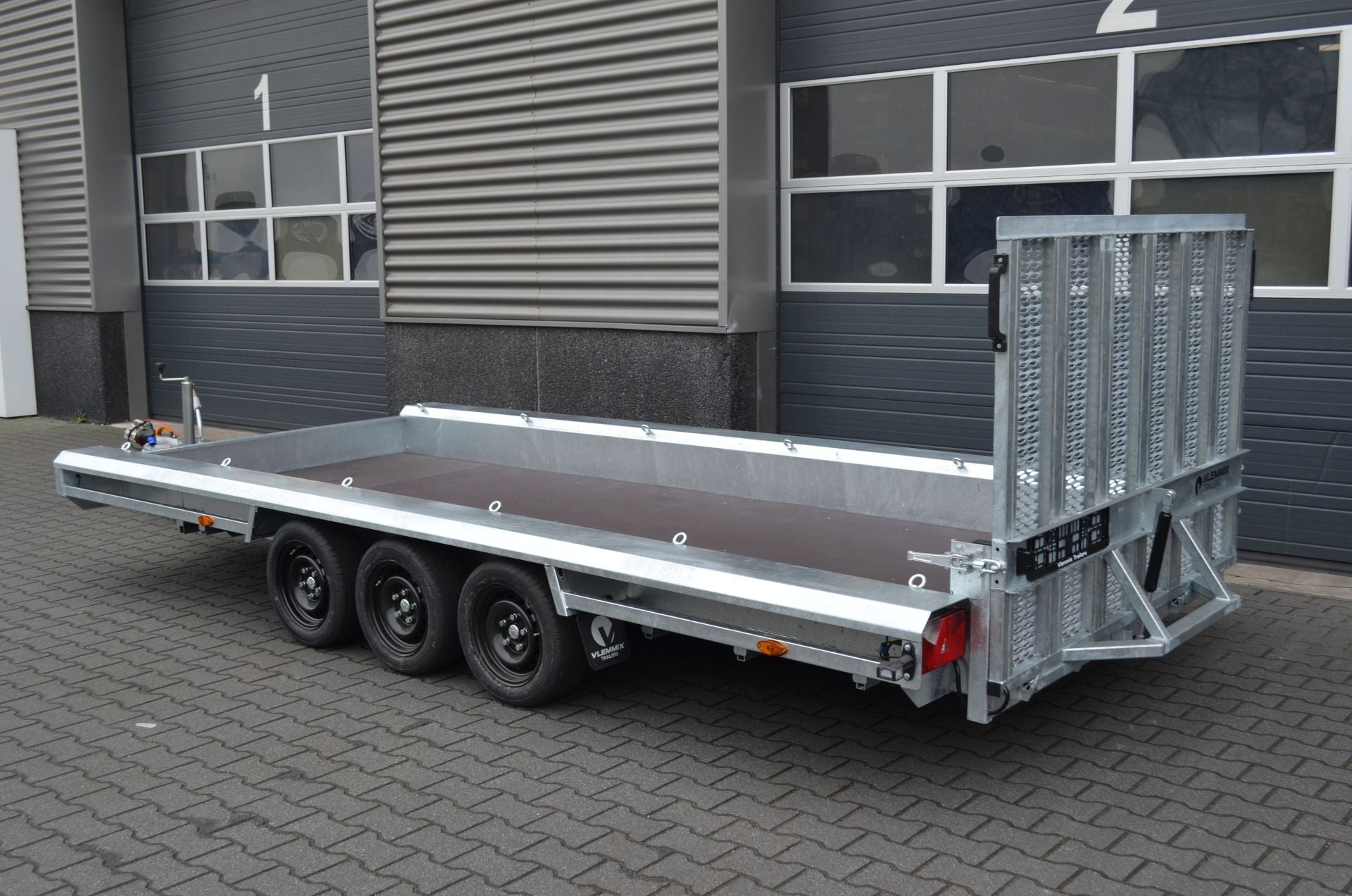 Remolque Portamaquinaria 4 x 1,8 m 3500 kg - 3 x ejes 1800 kg